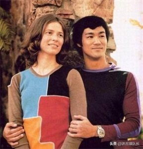 1973年,李小龙意外去世后,他背后的3个女人后来结局如何?