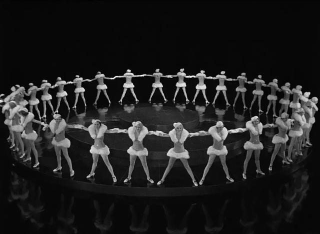 关于绿野仙踪的十部电影(歌舞片长久不衰80年绿野仙踪的贡献)(12)