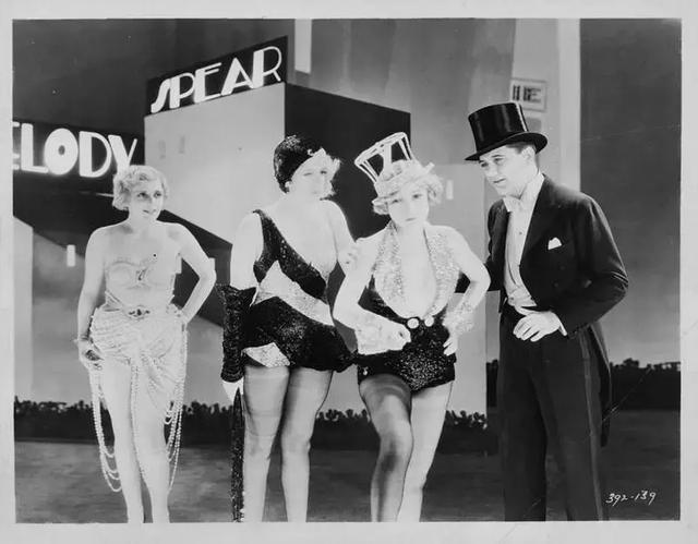 关于绿野仙踪的十部电影(歌舞片长久不衰80年绿野仙踪的贡献)(10)