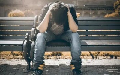 跟女生聊天不能一味讨好,要学会吸引