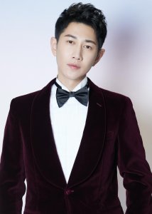 演员何明翰个人资料简介(何明翰说更努力才能有更好的角色)