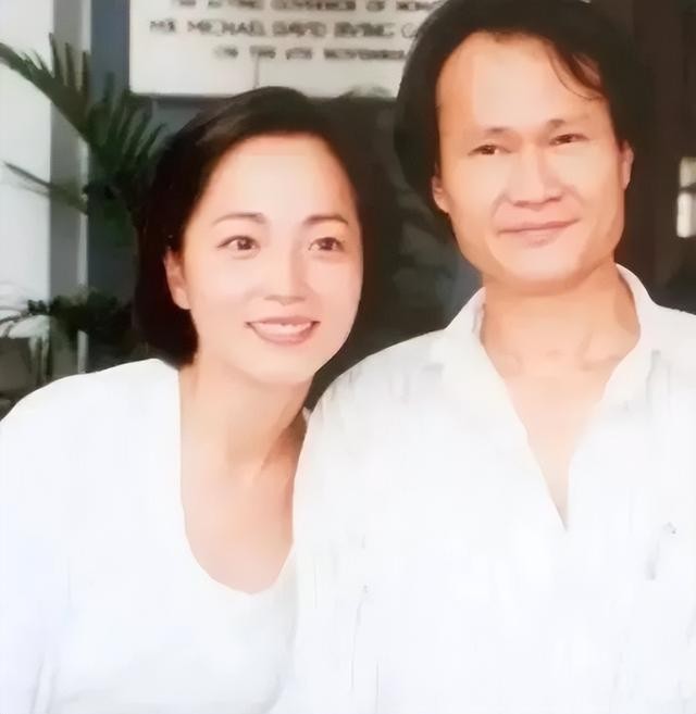 苑琼丹电视剧(苑琼丹三次向男友求婚被拒)