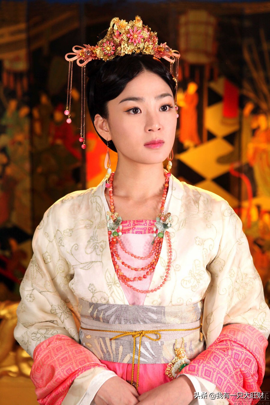 倾世皇妃讲述的什么内容(倾世皇妃剧情介绍大概)