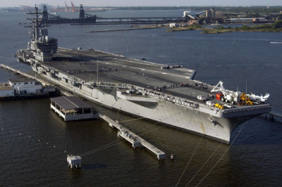 ​世界上最长的航空母舰:最高排水量达8.79万吨(长330米)