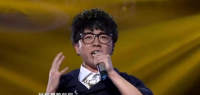 华晨宇整容前后照片(华晨宇从眼镜宅男到花样美男)