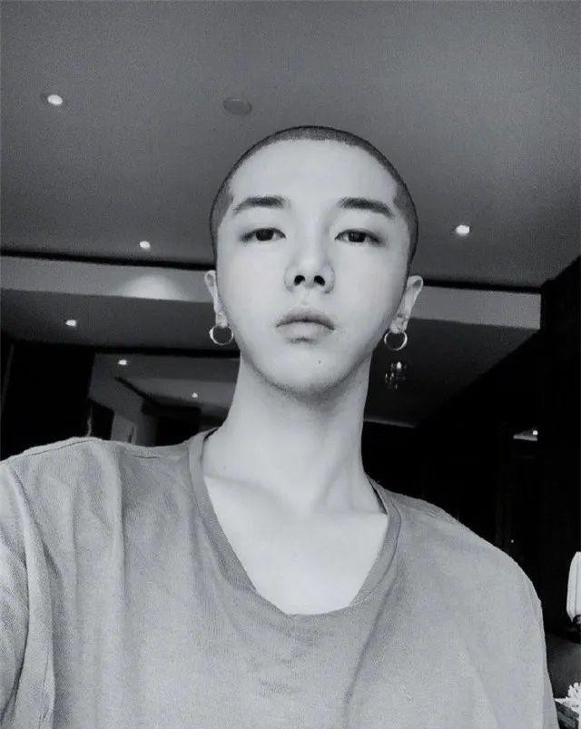 华晨宇整容前后照片(华晨宇从眼镜宅男到花样美男)