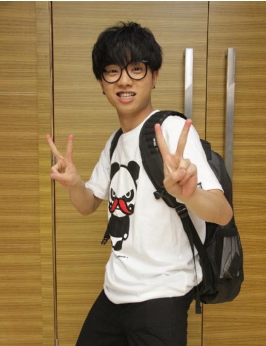 华晨宇整容前后照片(华晨宇从眼镜宅男到花样美男)