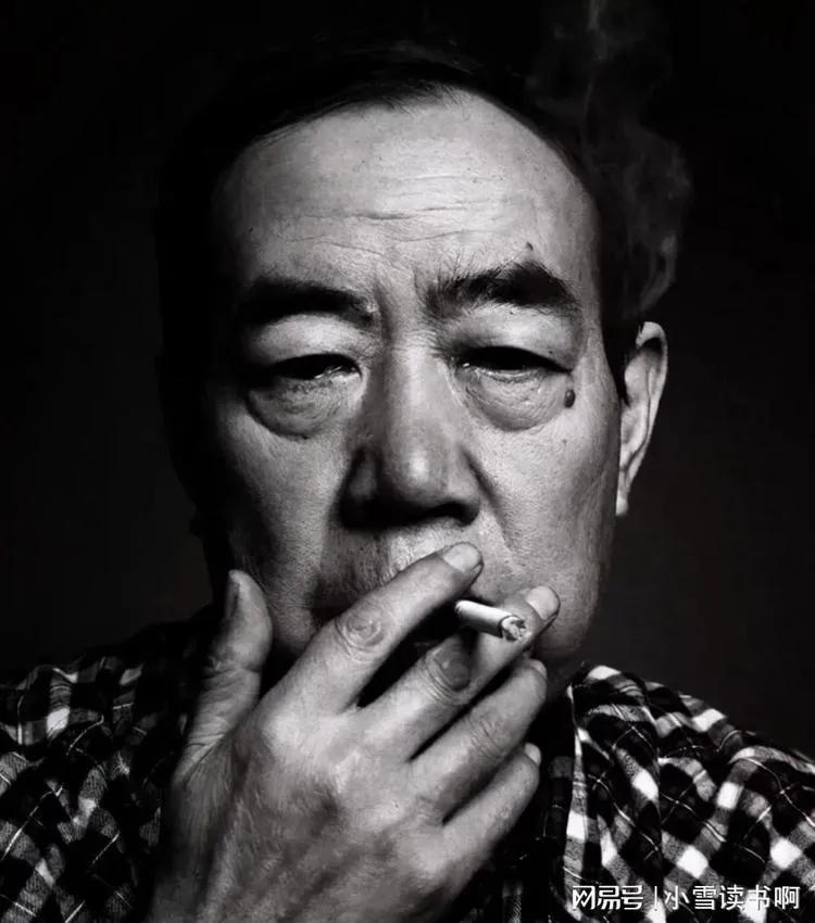 贾平凹竟然说:看着养眼的女人,漂亮的裙子下面内衬早已泛了黄