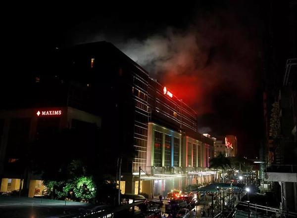 抱歉,性感荷官不是宅男想象的那样