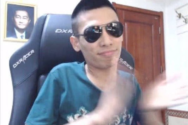 旭旭宝宝背后的大人物 代表着钱和权的两个人