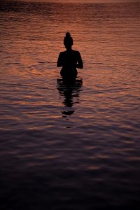 男生不理你还要主动吗?男生对你没意思的暗示