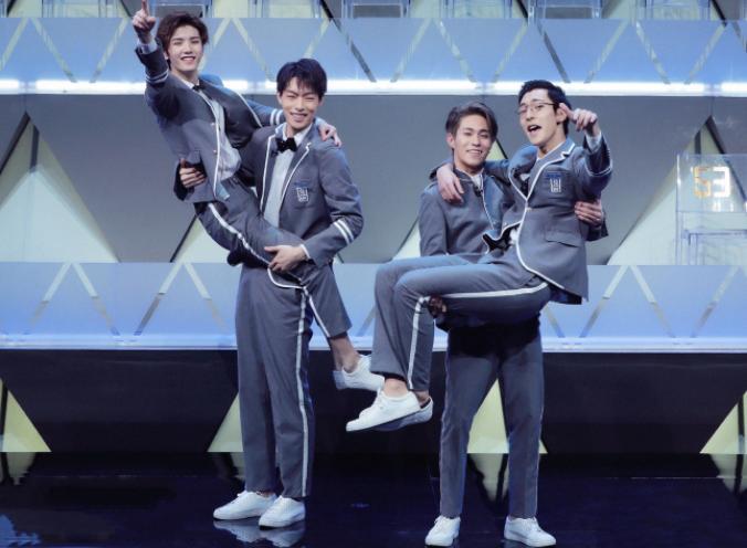 坤音四子现身直播,疑借机送2位新人出道,共同参加《以团之名》