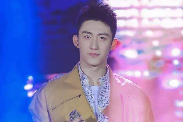 黄景瑜身体起反应 床戏太过用力了