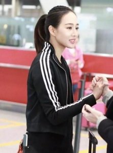 ​张钧甯有98斤？这么紧的裤子都能塞进去