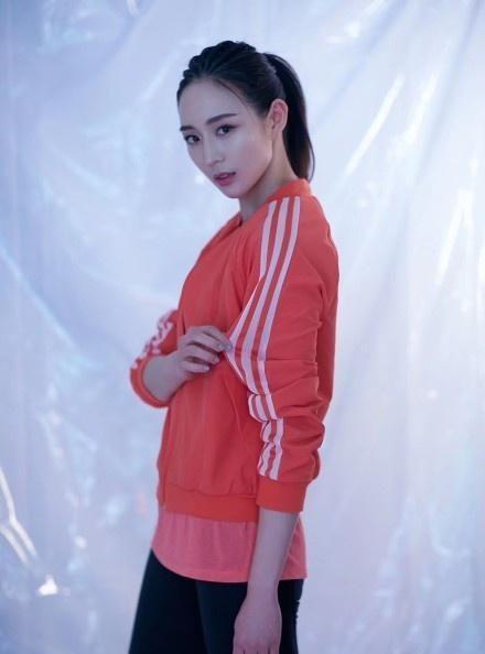 张钧甯有98斤?这么紧的裤子都能塞进去