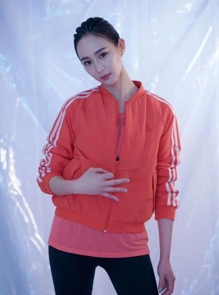 张钧甯有98斤?这么紧的裤子都能塞进去