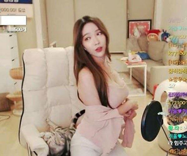 娱乐伊素婉在哪直播 王思聪花重金2000万把伊素婉挖到了熊猫直播 4