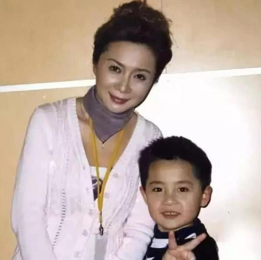 蔡明个人资料简介及老公(蔡明:老公用100封情书追到手,相爱37年,找儿媳妇成了她的心病)