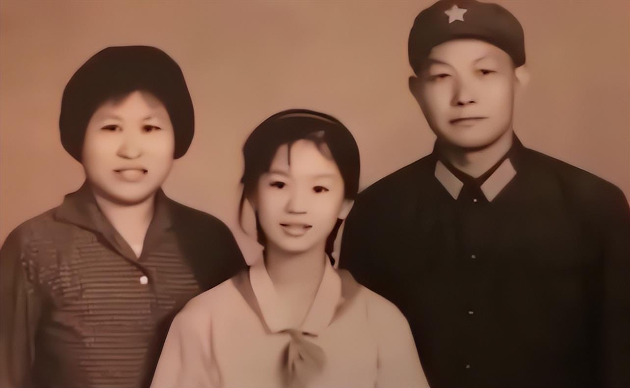 鞠萍的个人资料简介(鞠萍:离婚后独自带娃,二婚嫁给普通人杨硕,如今幸福吗?)