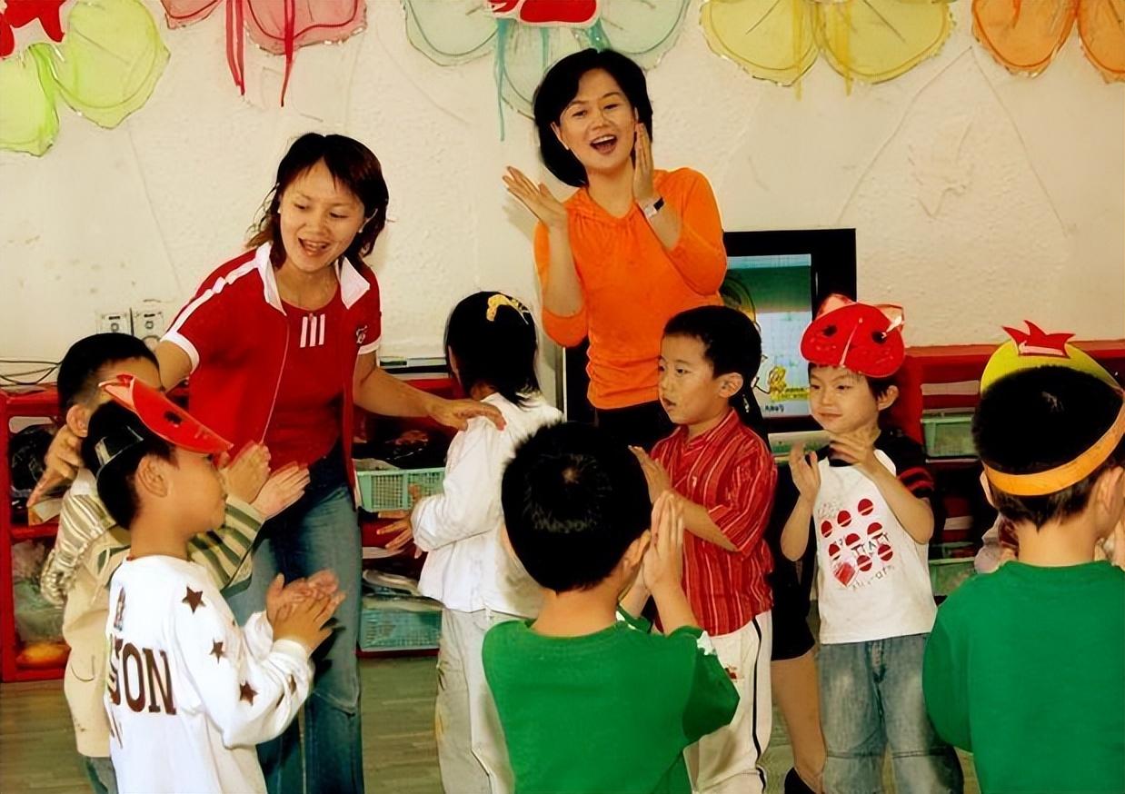 鞠萍的个人资料简介(鞠萍:离婚后独自带娃,二婚嫁给普通人杨硕,如今幸福吗?)