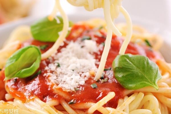 番茄酱是番茄沙司吗 不是一个东西 番茄酱是番茄沙司吗 不是一个东西