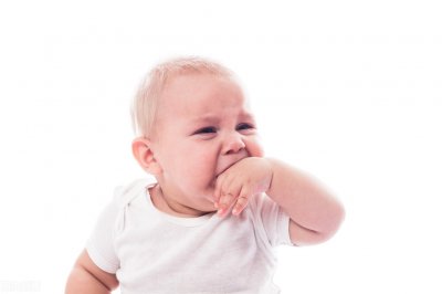 婴儿呕吐 宝宝为什么会呕吐?如何改善呕吐现象?这4点家长要知道