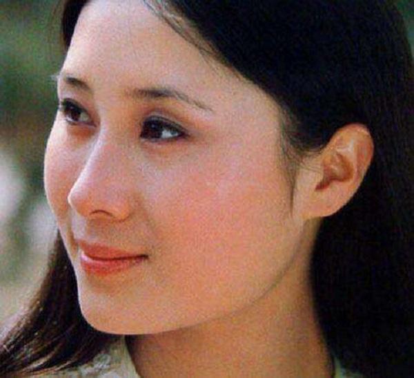 你还记得《少林寺》中的牧羊女饰演者丁岚吗?弃影从商移民海外!