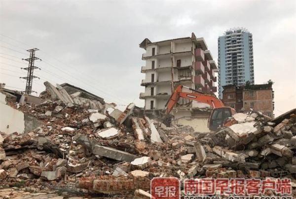 南宁一处高楼坍塌,场面惊险?真相来了……
