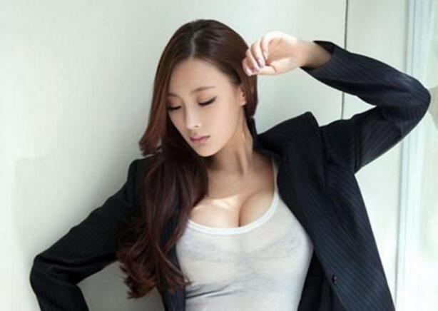 王李丹妮内衣私房照 一路向西大胆出演女按摩师