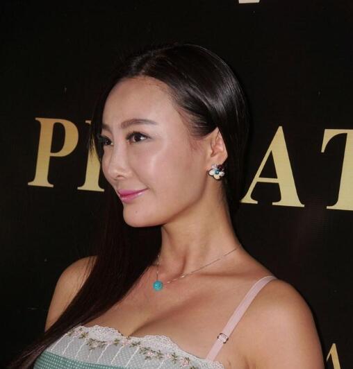 王李丹妮内衣私房照 一路向西大胆出演女按摩师