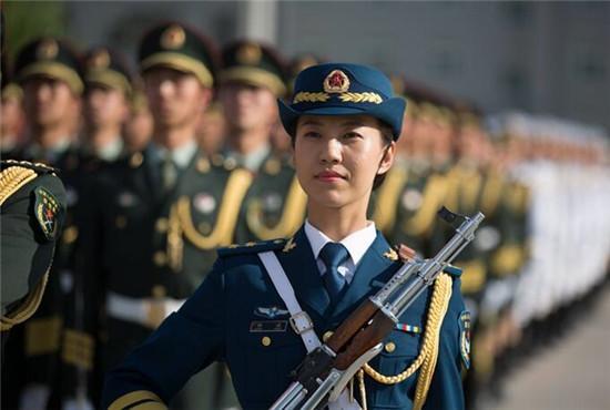 她是中国最委屈的仪仗队队长，阅兵前夕长高1.8厘米，被临时换下