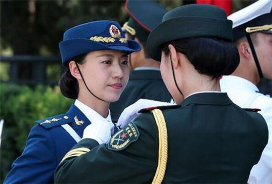 她是中国最委屈的仪仗队队长，阅兵前夕长高1.8厘米，被临时换下