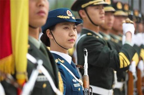 她是中国最委屈的仪仗队队长，阅兵前夕长高1.8厘米，被临时换下