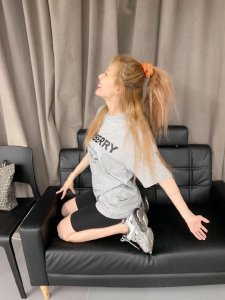 ​舒适的大T恤，最近全是巴宝莉