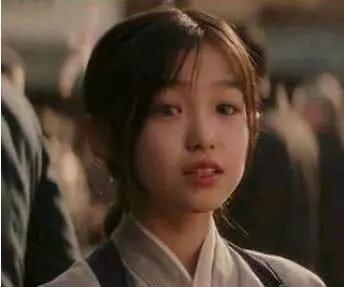 龙葵戴美瞳很美，雪飞霜戴美瞳也很美，最后看看她的灰瞳