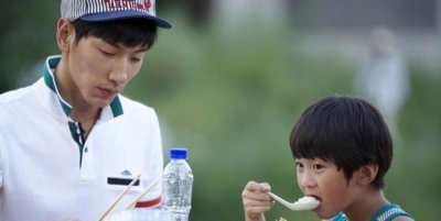 12岁天天身高已过170,完美继承张亮长腿基因,如今更是帅成漫画