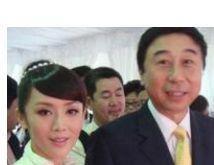 50岁冯巩妻子艾慧美照曝光，为夫甘愿吃苦在家，两人相识最缘分