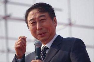 50岁冯巩妻子艾慧美照曝光，为夫甘愿吃苦在家，两人相识最缘分