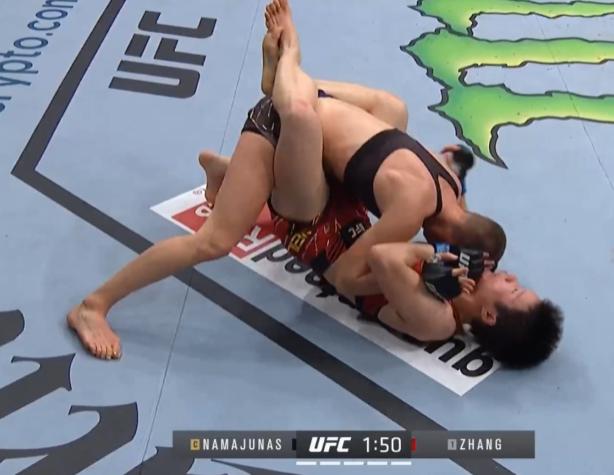 张伟丽什么时候再和罗斯打比赛(张伟丽被罗斯爆锤)(12)