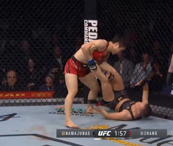 张伟丽什么时候再和罗斯打比赛(张伟丽被罗斯爆锤)(5)