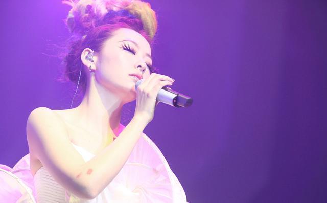 张靓颖与黑楠十三年恩怨秘事再被提起,或将上演世纪大和解?