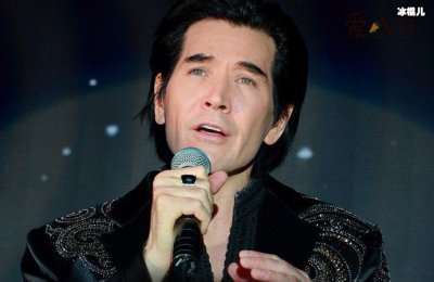 费翔感情经历遭曝光,年过半百的他结婚了吗?