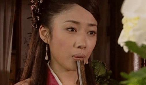 他是金庸笔下最残忍的父亲，毁了女儿的幸福，还把女儿活埋了