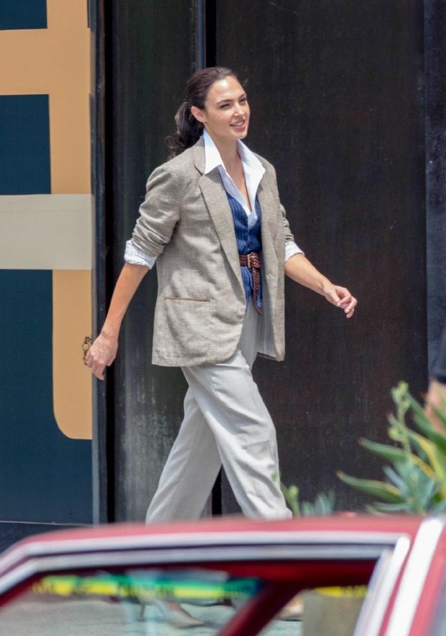 盖尔·加朵颜值最高的女侠，穿衣搭配也不含糊！简约性感是杀手锏