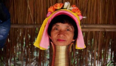 ​脖子最长的民族：5岁开始就被套上铜环，一生只取下3次