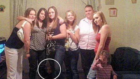 胆小慎入!七张最“诡异的灵异”的照片,最后一张看懂才“恐怖”!