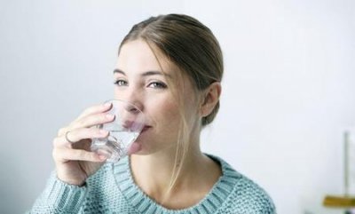 唇纹越来越多是什么原因?(唇纹深是什么原因造成的?)