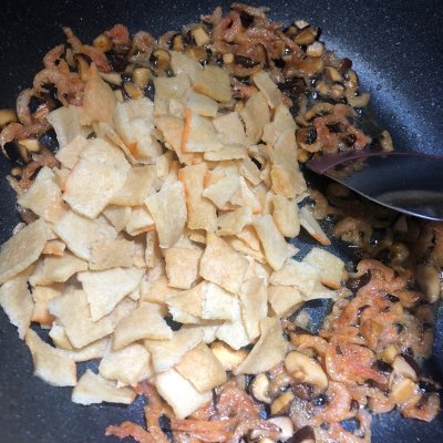 干虾仁怎么做好吃(迷倒全家的虾仁腊肠炒饭)