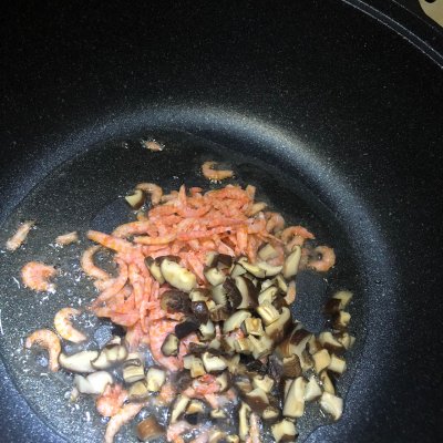 干虾仁怎么做好吃(迷倒全家的虾仁腊肠炒饭)