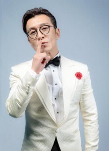 难过!非常6+1主持人李咏于凌晨五点二十分去世,享年50岁